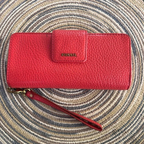Fossil Sydney Tab Wallet, Claret Red One Size gently used genuine leather clutch - Picture 1 of 6